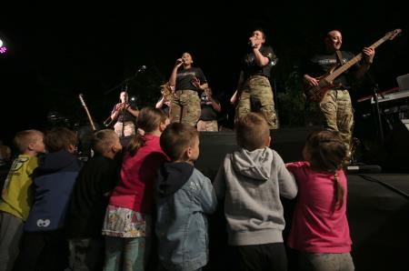 DVE UNIFORMI ENA PESEM 32 FOTO LJUBO VUKELIČ